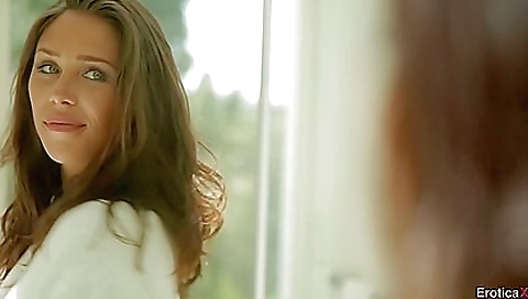 Hotie black babe dildoing on al