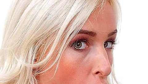 Sexy chick gets a hot creampie