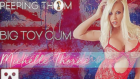 Sexy young strin conversates her feet by foot girls