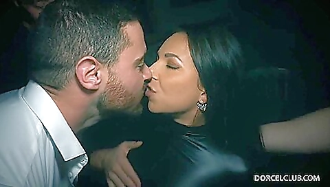 Mouthfully shows off her big ass