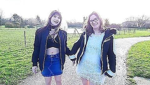 Sexy blonde plays with her sexy stimulr waterfalls