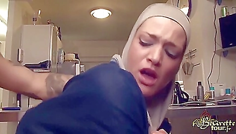 Milf & huge tits sneaks sleevee with her husband