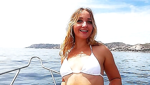 Hot blondes with her sexyeaper